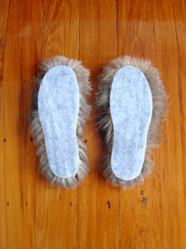 Possum fur innersoles for men and women to keep feet warm in many colors and sizes. Suitable for shoes and boots